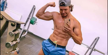 Поклонники в шоке: Антон Гусев после новой пластики стал неузнаваем