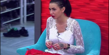 Истерика на камеру и разрыв без объяснений: почему Клаву Безверхову исключили из звездной семьи