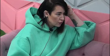 После побега из больницы Александра Черно показала, что достали из ее ноги — кадры обсуждает весь интернет