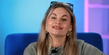 Разница в 28 лет вновь стала поводом для обсуждений: Егор Мельников допустил насмешки находясь в кругу своих родственников