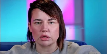Черно проспала хозяина квартиры, а потом обрушилась на него в соцсетях — зрители заметили одну деталь