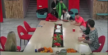 Совместная готовка Адеева с Кариной вывела Ивану из себя — конфликт закончился потасовкой