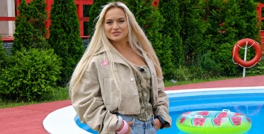 Элина Рахимова оказалась в тени после неожиданного знакомства